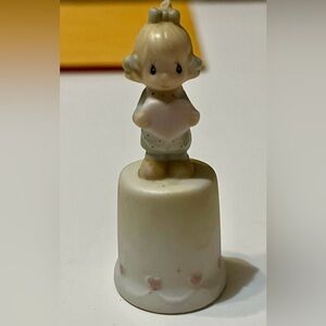 1985 Precious Moments Mini Figurine Thimble God is Love, Dear Valentine #100625